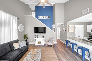 TV, fireplace