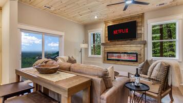 Una Smart TV, una chimenea