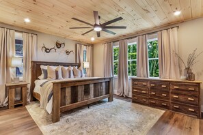 4 soverom, strykejern/-brett, wi-fi (inkludert) og sengetøy