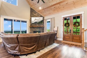 Smart TV, fireplace