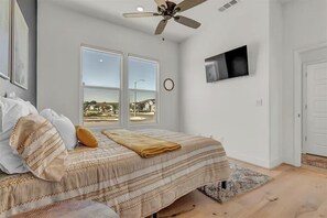 1 bedroom, desk, free WiFi, bed sheets