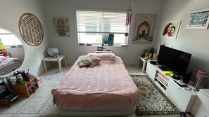 1 bedroom, bed sheets