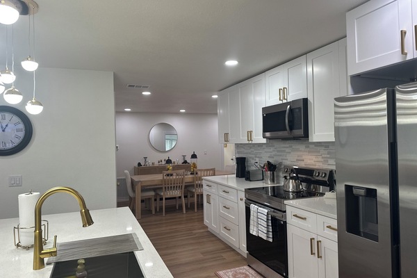 Micro-ondes, four, plaque de cuisson, lave-vaisselle