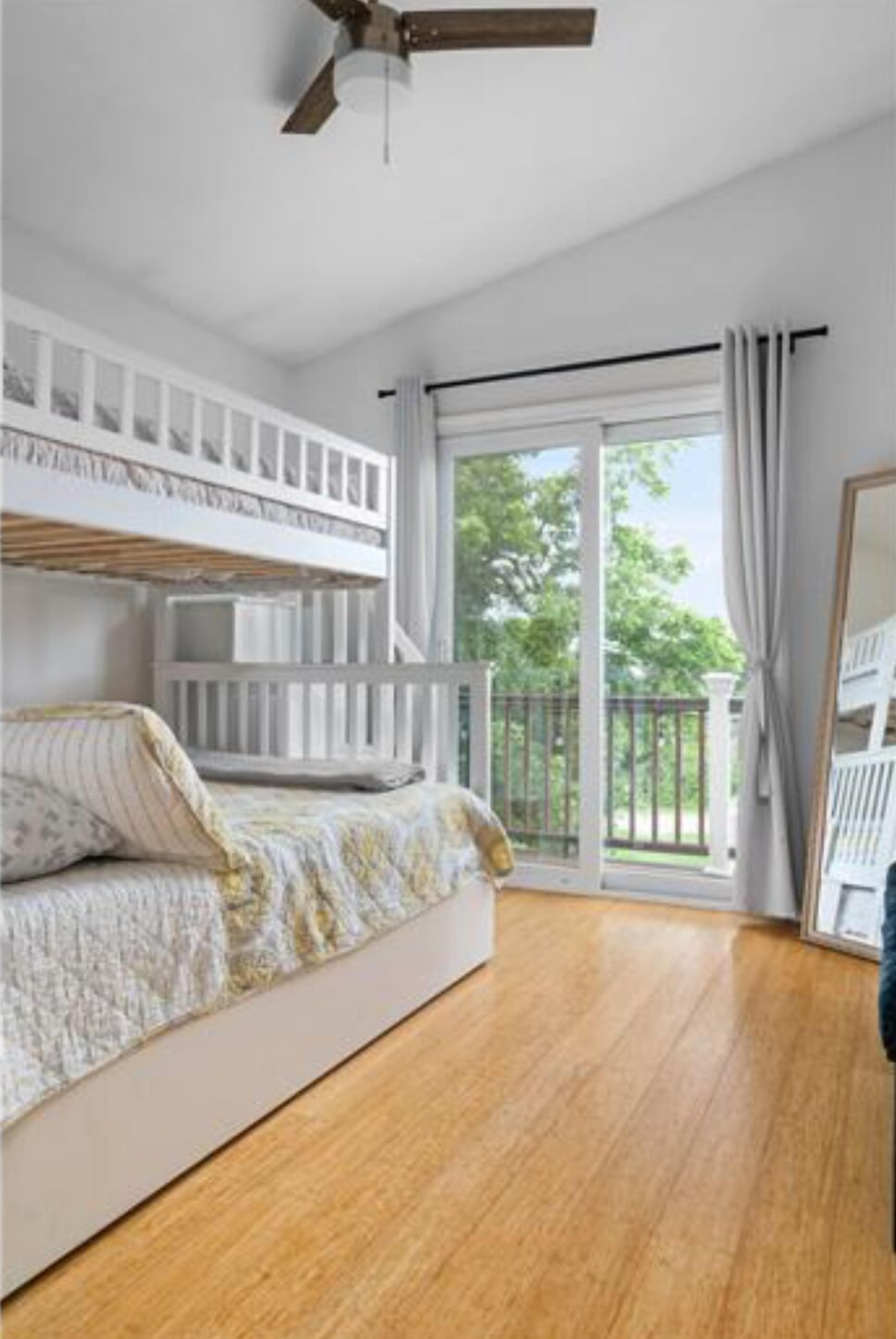 3 bedrooms, iron/ironing board, WiFi, bed sheets