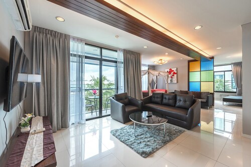 4BR Pool Mountain Views C205