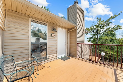 Upgraded Retreat with Cmty Pool, Cmty Pickleball, Mini Golf, Hiking Trail & Free Attraction Tickets