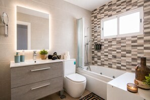Jetted tub, hair dryer, towels, soap
