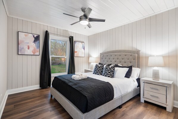 3 chambres, fer et planche à repasser, Wi-Fi, draps fournis