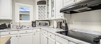 Cozy City Living Greenville - Easy Downtown Access