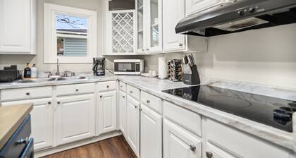 Cozy City Living Greenville - Easy Downtown Access