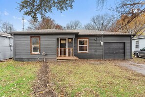 Exterior - Cozy City Living Greenville - Easy Downtown Access (Greenville)