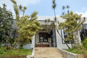 Quầy tiếp tân