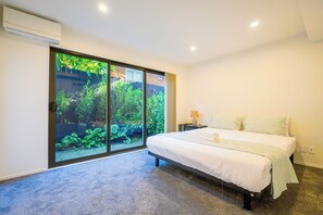 4 bedrooms, desk, iron/ironing board, free WiFi