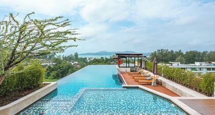 Rooftop Pool Walk to Surin Beach C207