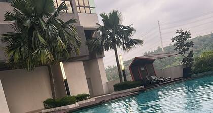 3-bedroom condo in awesome Putrajaya with AC, fitness room