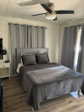 3 habitaciones, tabla de planchar con plancha, wifi y ropa de cama
