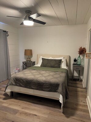 3 slaapkamers, een strijkplank/strijkijzer, wifi, beddengoed