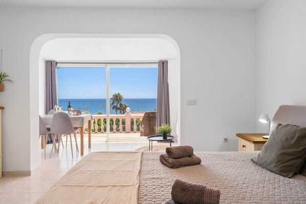 Iron/ironing board, WiFi