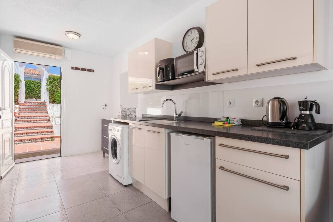 Cookware/dishes/utensils