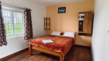 8 bedrooms, free WiFi, bed sheets
