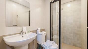 Apartment, Balkon | Badezimmer