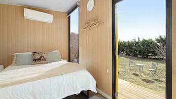 1 bedroom, bed sheets
