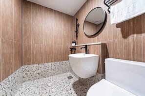 Basic Double Room | Bathroom | Free toiletries, hair dryer, towels, soap