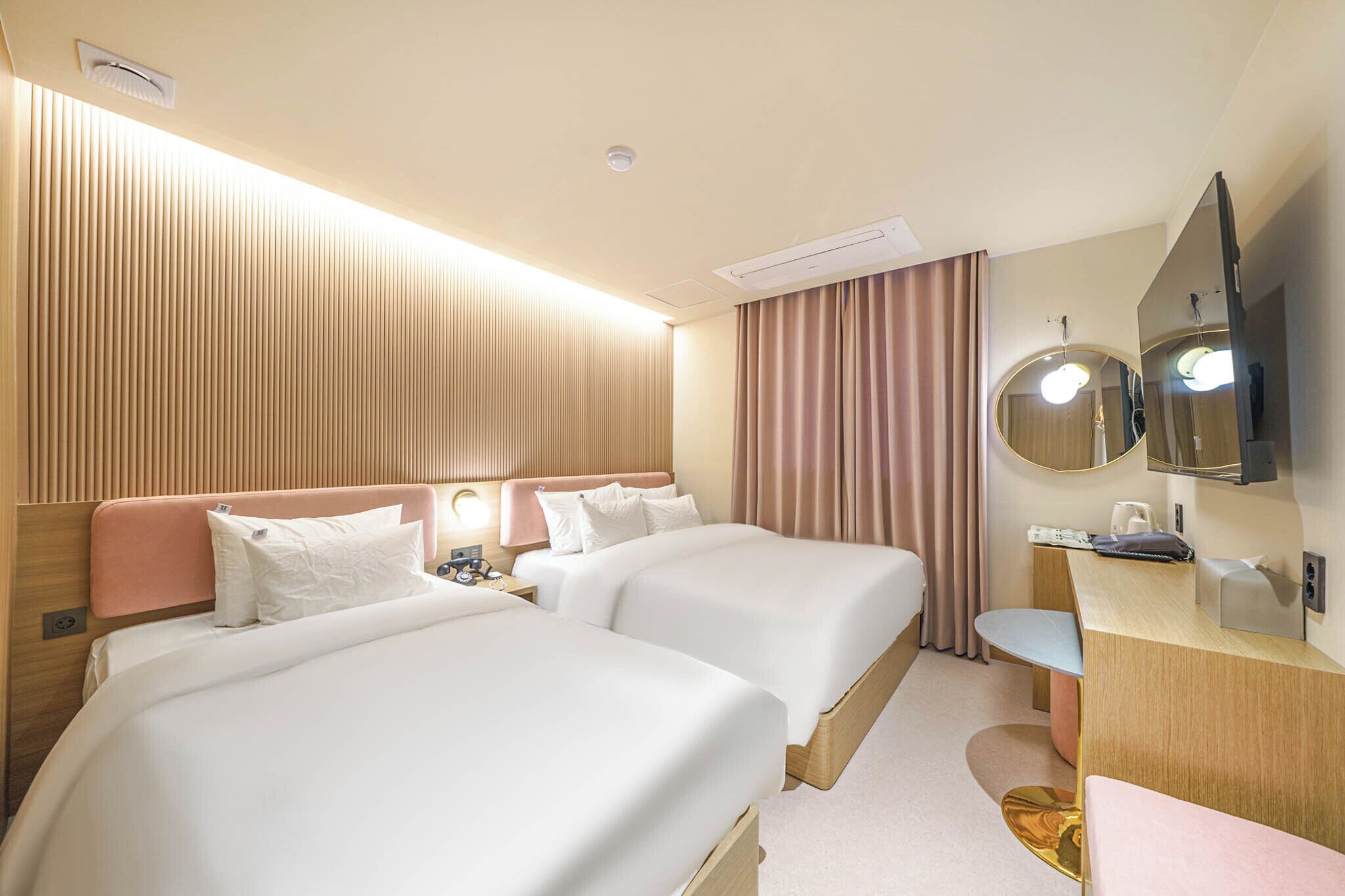 Deluxe Twin Room | Free WiFi