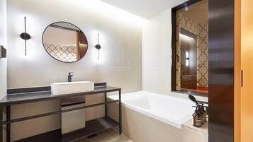 Premium Suite | Bathroom | Hair dryer, bathrobes, slippers, towels