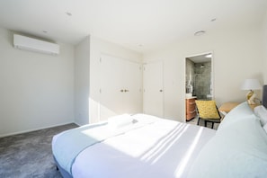 2 Schlafzimmer, Schreibtisch, Bügeleisen/Bügelbrett, WLAN