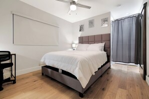 1 soverom, strykejern/-brett, internettilgang og sengetøy