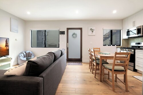 Cute 1 Bedroom Apt. 700 Feet To The Beach