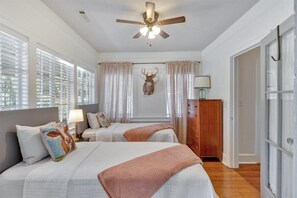 3 bedrooms, iron/ironing board, free WiFi, bed sheets