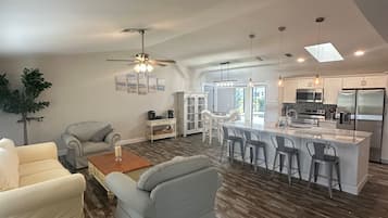 Smart-TV, Videospiele, DVD-Player