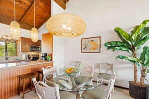 Dining - Nihi Kai 201 – Oceanview Condo with New Split-System A/C Near Poipu Beach (Koloa)