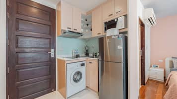 Apartment, Balcony | Private kitchen