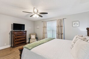 3 chambres, bureau, fer et planche à repasser, accès au Wi-Fi (inclus)