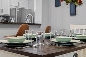 Unclassified image, 5 of 42, button - Soothing Modernized 3-bedroom house in Saint Paul 4k TV w bubble hockey! (Saint Paul)