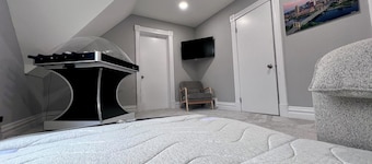 Soothing Modernized 3-bedroom house in Saint Paul 4k TV w bubble hockey!