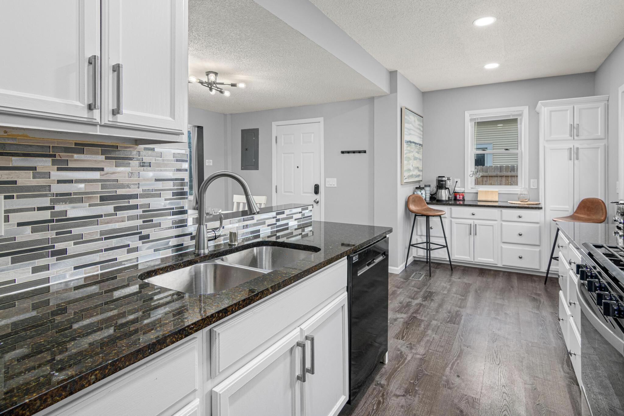 Frigorífic, microones, forn i placa de cuina 