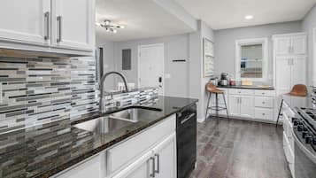 Frigorífic, microones, forn i placa de cuina