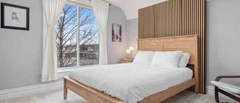 3 chambres, bureau, fer et planche Ă repasser, lit parapluie