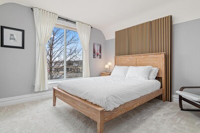 Soothing Modernized 3-bedroom house in Saint Paul 4k TV w bubble hockey!