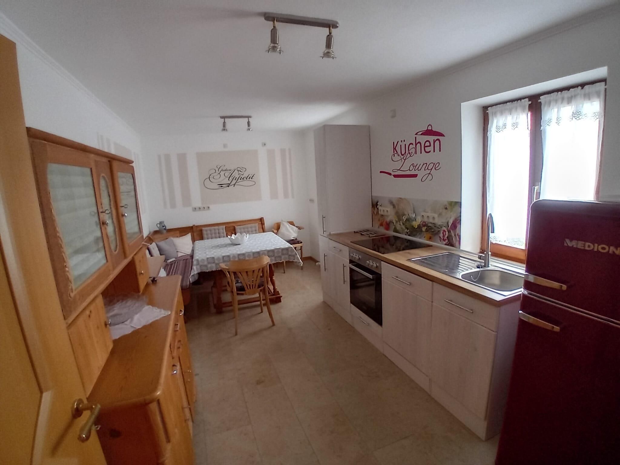 Lichtdurchflutete Ferienwohnung mit Empore-Küche