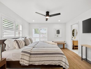 4 bedrooms, desk, iron/ironing board, free WiFi