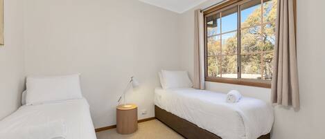 6 bedrooms, iron/ironing board, free WiFi, bed sheets