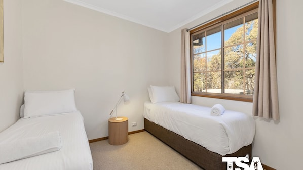 6 bedrooms, iron/ironing board, free WiFi, bed sheets