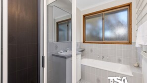 Shower, towels