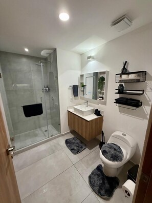 Whirlpool, Handtücher, Seife, Shampoo