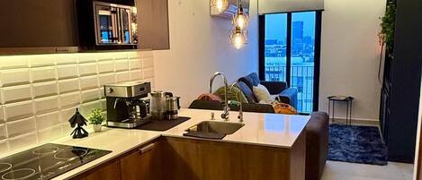 Fridge, oven, coffee/tea maker, electric kettle